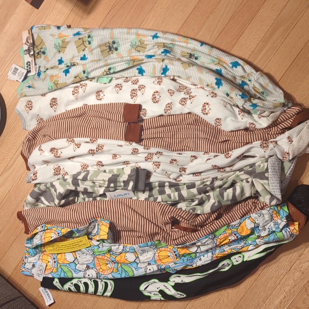 Size 4t onesies. Set of 8. 4 NWT and 4 gently used.